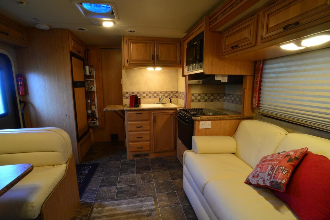 Luxury American Rv With Hot Tub West Chiltington Ngoại thất bức ảnh