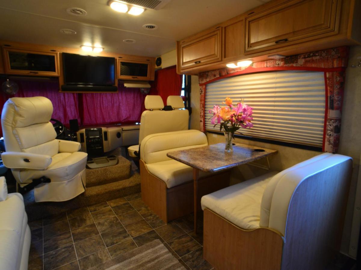 Luxury American Rv With Hot Tub West Chiltington Ngoại thất bức ảnh
