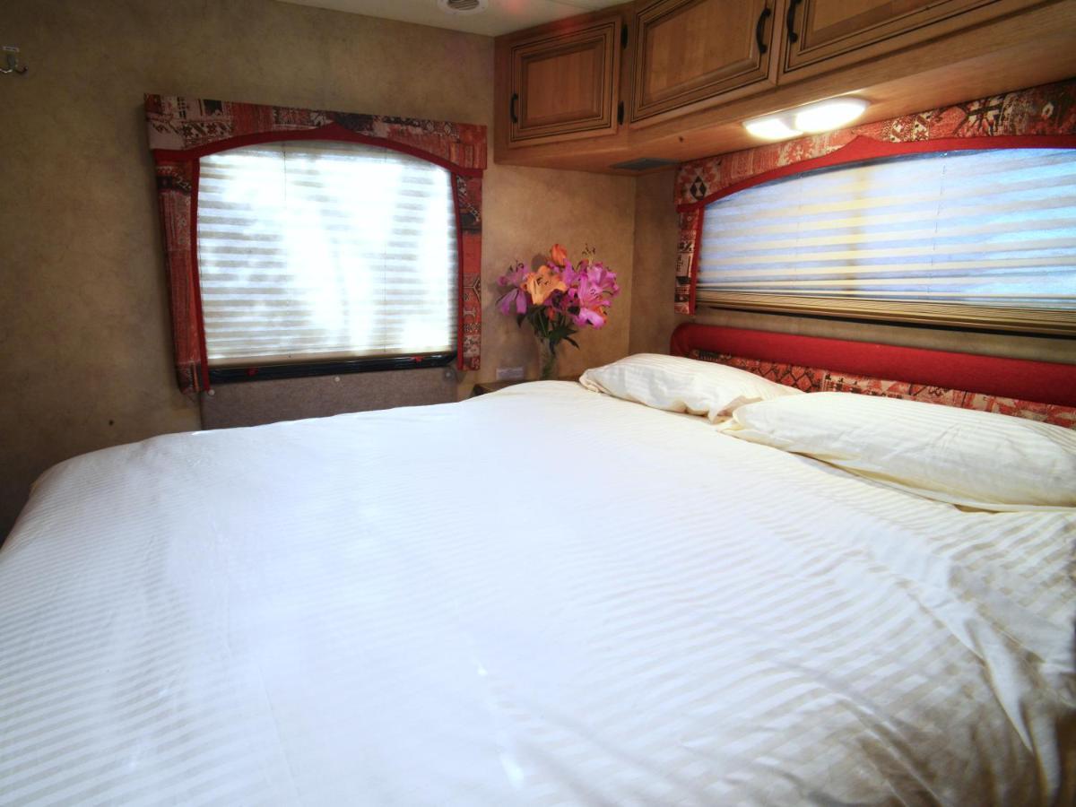 Luxury American Rv With Hot Tub West Chiltington Ngoại thất bức ảnh