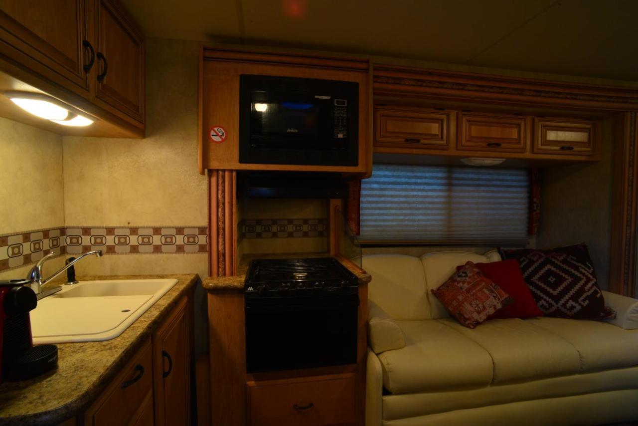 Luxury American Rv With Hot Tub West Chiltington Ngoại thất bức ảnh